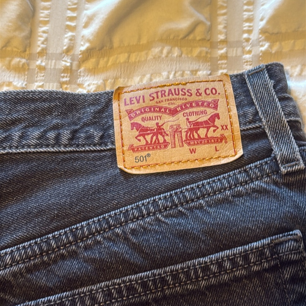 Levi Levi’s 501 Buttonfly Denim Jean Shorts - Picture 3 of 4